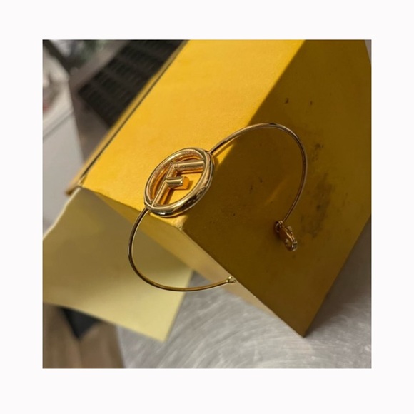 COPY - Authentic Fendi Bracelet ( comes with box ) | Worn once | Good condition - Picture 8 of 8